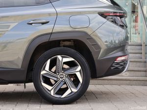 Hyundai Tucson 2WD Executive Plus HEV Auto 2 Tone - Image 4