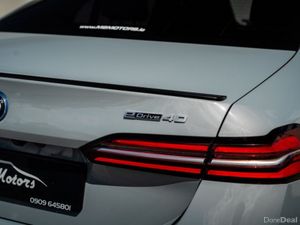 BMW i5 EDRIVE40 M SPORT - Image 4