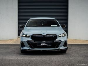 BMW i5 EDRIVE40 M SPORT - Image 2