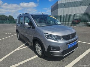 Peugeot Rifter 1.2 PETROL, ALLURE MODEL, 5 SEATER, - Image 4