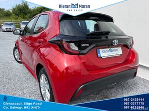 Toyota Yaris HYBRID LUNA AUTO 4DR - Image 4