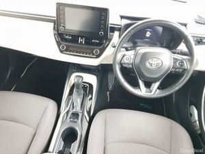 Toyota Corolla 1.8 Hybrid Luna Sport Saloon - Image 4