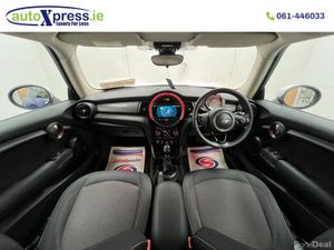 Mini Cooper 1.5 Automatic, Reversing camera - Image 2