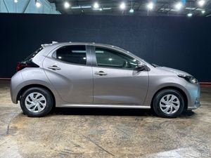 Toyota Yaris 1.5 HYBRID AUTOMATIC - CRUISE CONTROL - Image 3