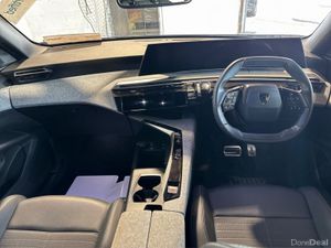 Peugeot 5008 73kwh 210hp Allure - Image 4