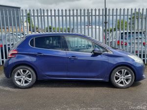 €6999 Automatic Peugeot 208 2014 automatic  €6999 - Image 2