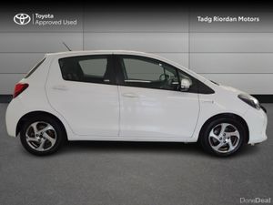 Toyota Yaris HYBRID LUXURY - Image 3