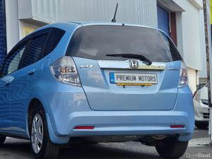 Honda Fit Hybrid - Image 4