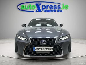 Lexus IS IS300H VERSION L - Image 3