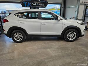17 HYUNDAI TUCSON 1.7 DIESEL COMFORT - Image 2