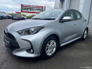 Toyota Yaris 1.5 PETROL HYBRID LUNA AUTO - Image 3