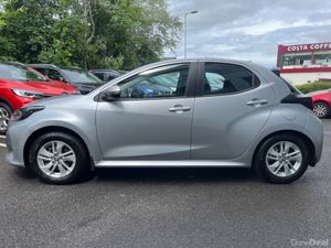 Toyota Yaris 1.5 PETROL HYBRID LUNA AUTO - Image 4