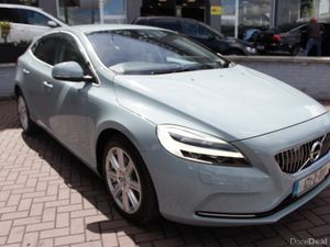 2017 VOLVO V40 T3 - Image 2