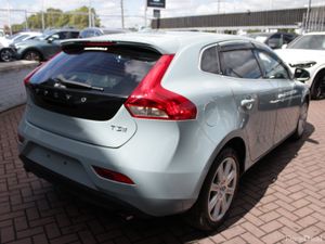 2017 VOLVO V40 T3 - Image 4
