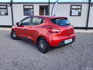 Renault Clio IV EXPRESSION 1.2 PET 4DR - Image 4