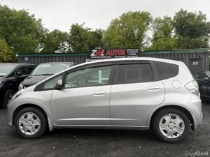 11 Honda Fit  HYBRID - Image 4