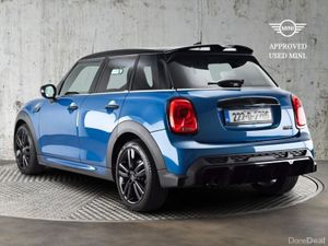 Mini Cooper 5-Door Cooper Sport - Image 2