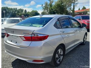 Honda Grace 1.5L Petrol HYBRID LX - Automatic Low - Image 4