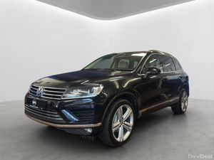 2018 Volkswagen Touareg - Image 3