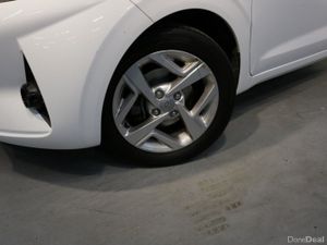 Hyundai i10 AUTOMATIC DELUXE 1.0L PETROL HATCHBACK - Image 3