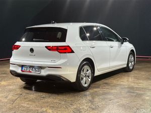 Volkswagen Golf 1.0 AUTOMATIC - STANDARD - ETSI AC - Image 4