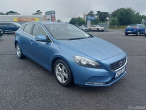 Volvo V40 D2 SE 5DR - Image 3