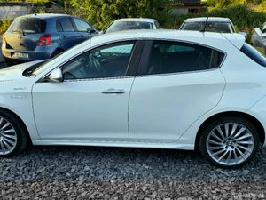 2015 Alfa Romeo Giulietta Sport-Automatic-Leather - Image 4