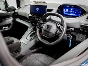 Peugeot Rifter E-Allure 50kWh 136HP L2 - 7 Seats - Image 2