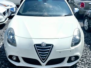 2015 Alfa Romeo Giulietta Sport-Automatic-Leather - Image 2