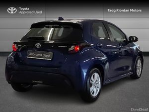 Toyota Yaris 1.5 HYBRID LUNA 4DR AUTO - Image 2