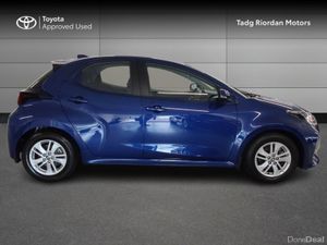 Toyota Yaris 1.5 HYBRID LUNA 4DR AUTO - Image 3