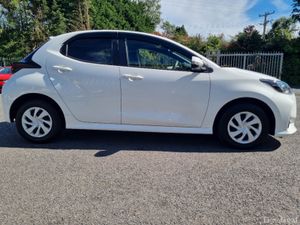 Toyota Yaris Hybrid  2020 - Image 2