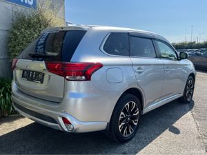 Mitsubishi Outlander PHEV G LIMITED 4WD AUTOMATIC - Image 4