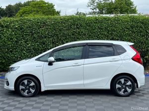 Honda Fit L-PACKAGE 1.5 HYBRID AUTO // HALF LEATHE - Image 3