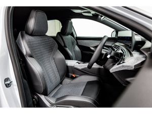 Peugeot 3008 E-Allure 73kWh 210BHP - Image 4