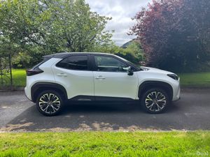 2023 Toyota Yaris Cross HYBRID - Image 2