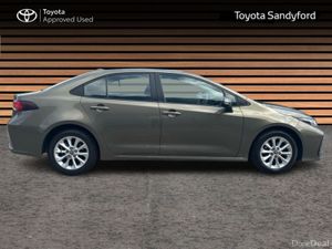 Toyota Corolla 1.6 PETROL AURA MANUAL // AIR CON / - Image 3