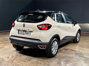 Renault Captur 1.2 PETROL AUTO - CRUISE CONTROL - - Image 4
