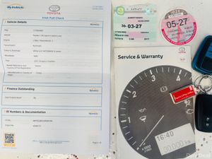 2017 TOYOTA CH-R LUNA SPORT HYBRID FSH MINT ! - Image 4