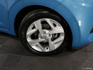 Hyundai i10 DELUXE 1.0L PETROL HATCHBACK - Image 3