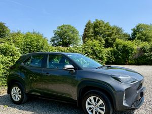 2025 Toyota Yaris Cross 1.5 Hybrid Luna Automatic - Image 2