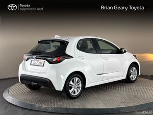 Toyota Yaris HYBRID LUNA - Image 2