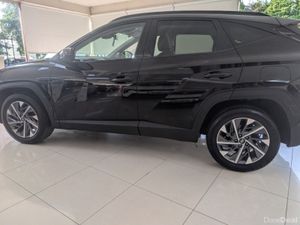 Hyundai Tucson Executive Two Tone Roof - Image 2