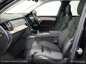Volvo XC90 PLUS DARK: ONYX BLACK WITH BLACK LEATHE - Image 3