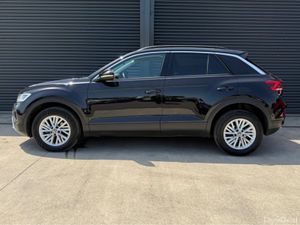 Volkswagen T-Roc LIFE 2.0 TDI MANUAL 6SPEED FWD 11 - Image 4