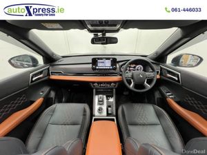 Mitsubishi Outlander PHEV 4WD, 7 Seats, Ultra low - Image 2