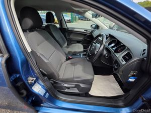 Volkswagen Golf 1.2 TSI COMFORTLINE EDITION - * RE - Image 3