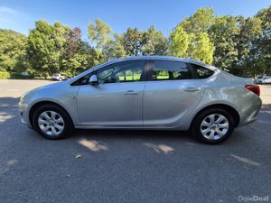 Stunning Opel Astra 2017 In Showroom Condition - Image 4