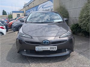 Toyota Prius TOURING SELECTION AUTOMATIC HYBRID 1. - Image 2