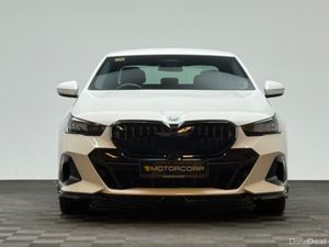 BMW 5-Series 550E M SPORT XDRIVE - Image 2